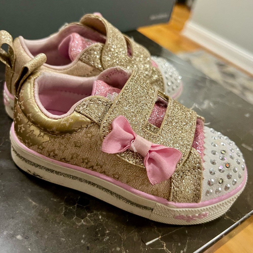 Toddler Girl Glitter Bow Sneakers – Size 6